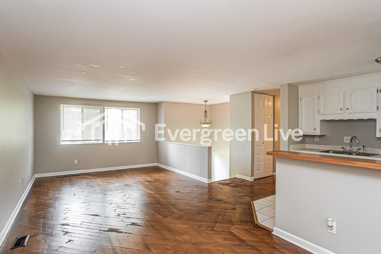 2122 Kingstree Cir - Photo 3 of 10