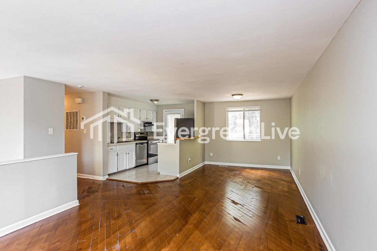 2122 Kingstree Cir - Photo 4 of 10