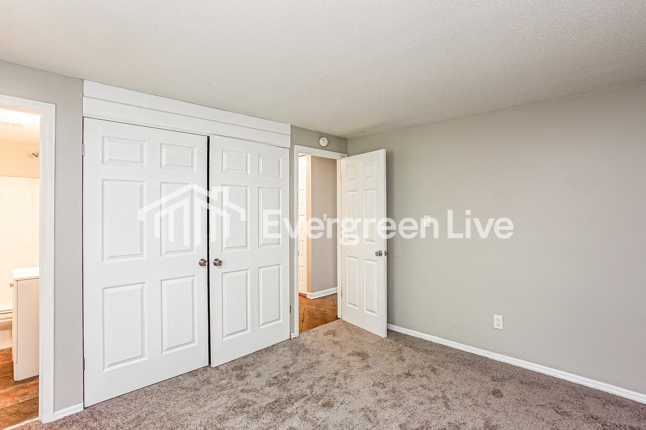 2122 Kingstree Cir - Photo 5 of 10