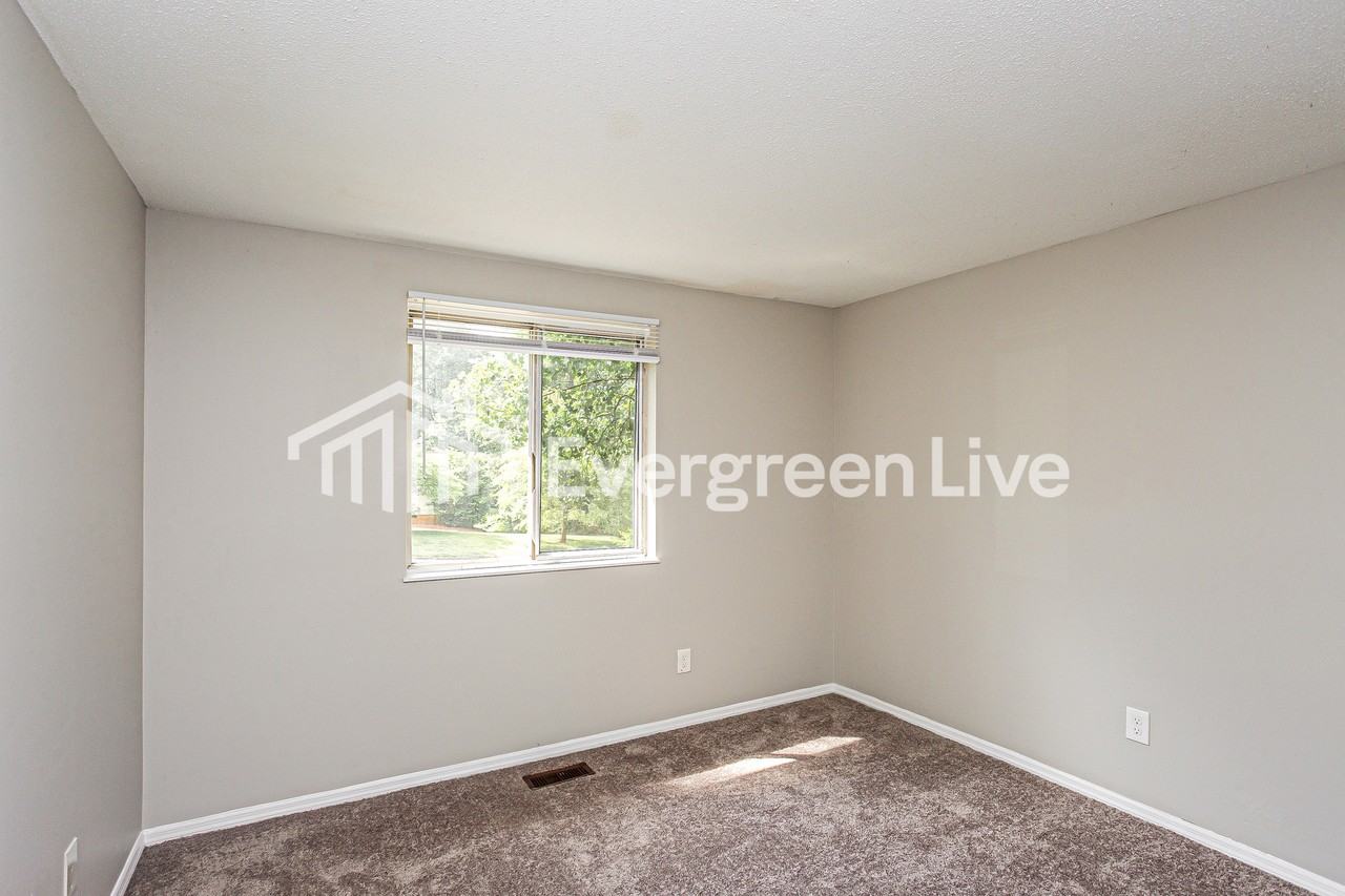 2122 Kingstree Cir - Photo 6 of 10
