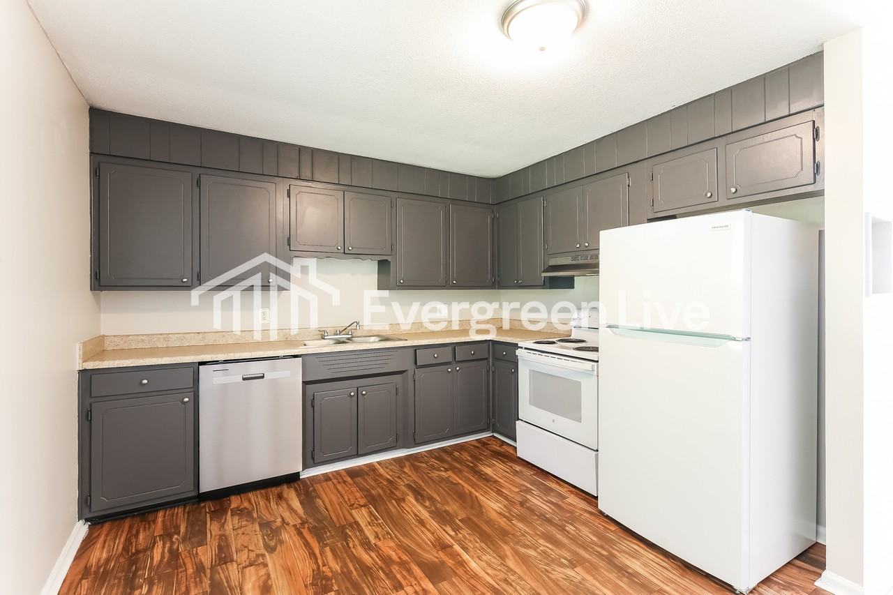 151 Leawood Dr - Photo 4 of 15