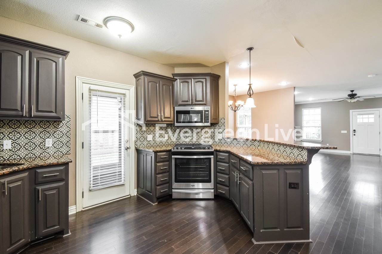 4162 W Bradstreet Ln - Photo 4 of 15