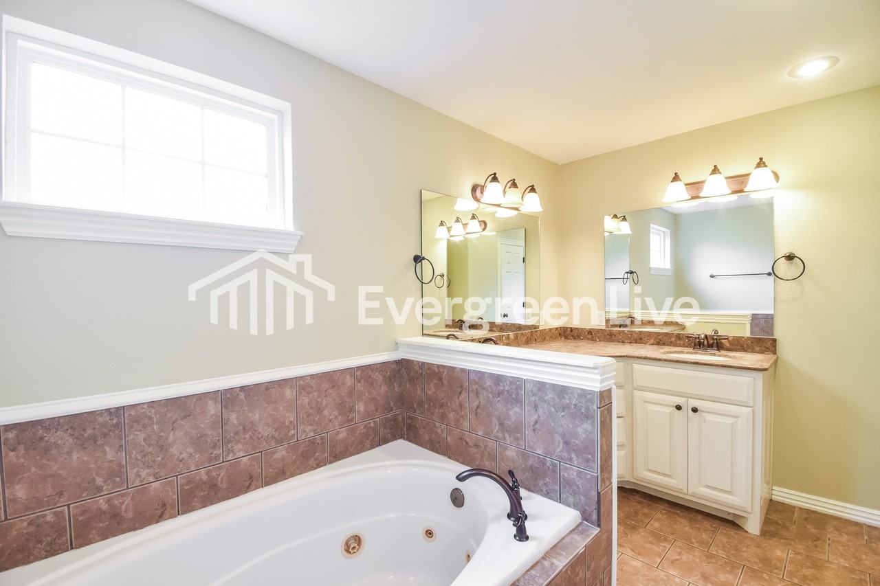4162 W Bradstreet Ln - Photo 6 of 15