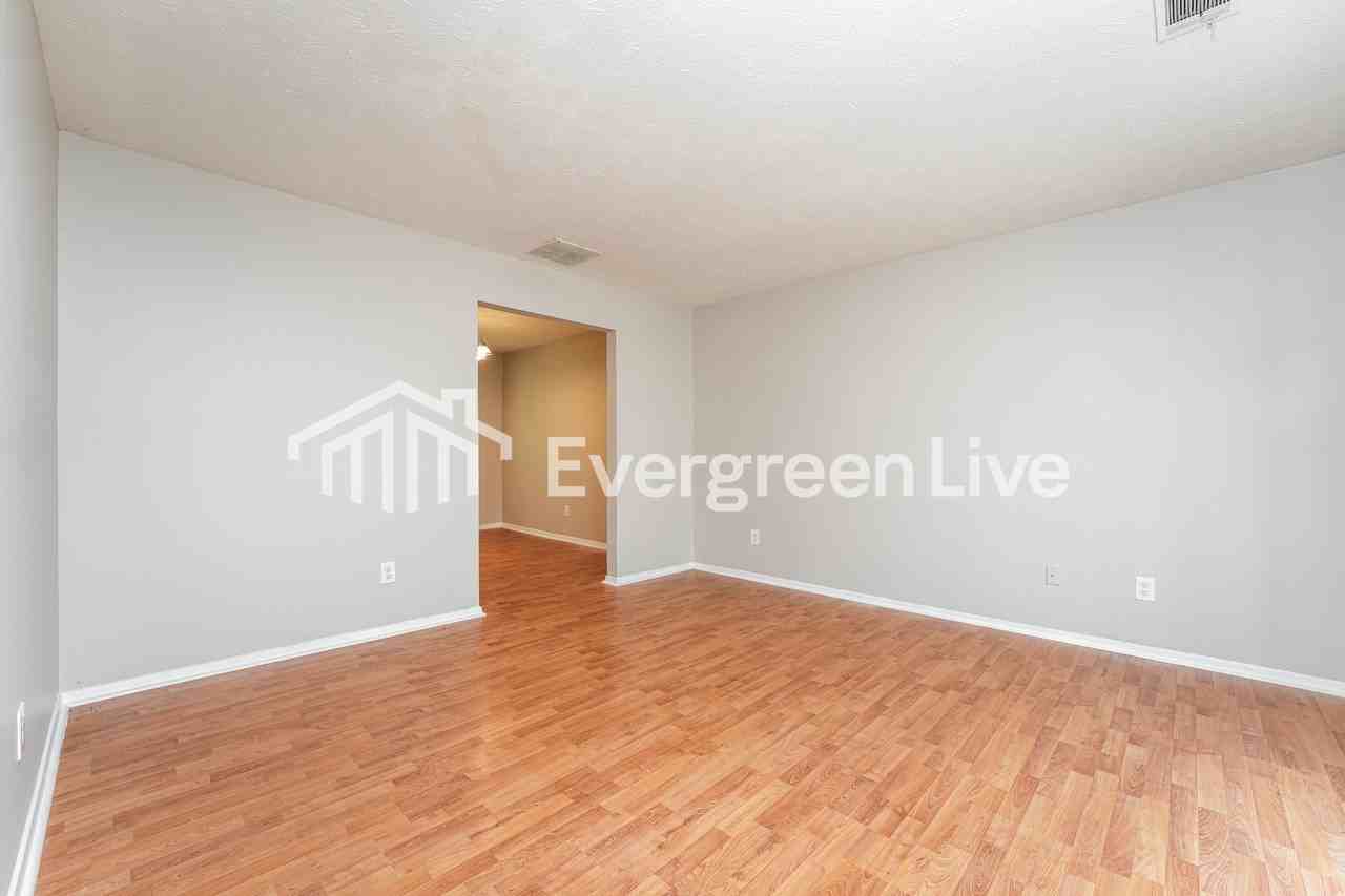 1312 Mill Lake Cir - Photo 2 of 15