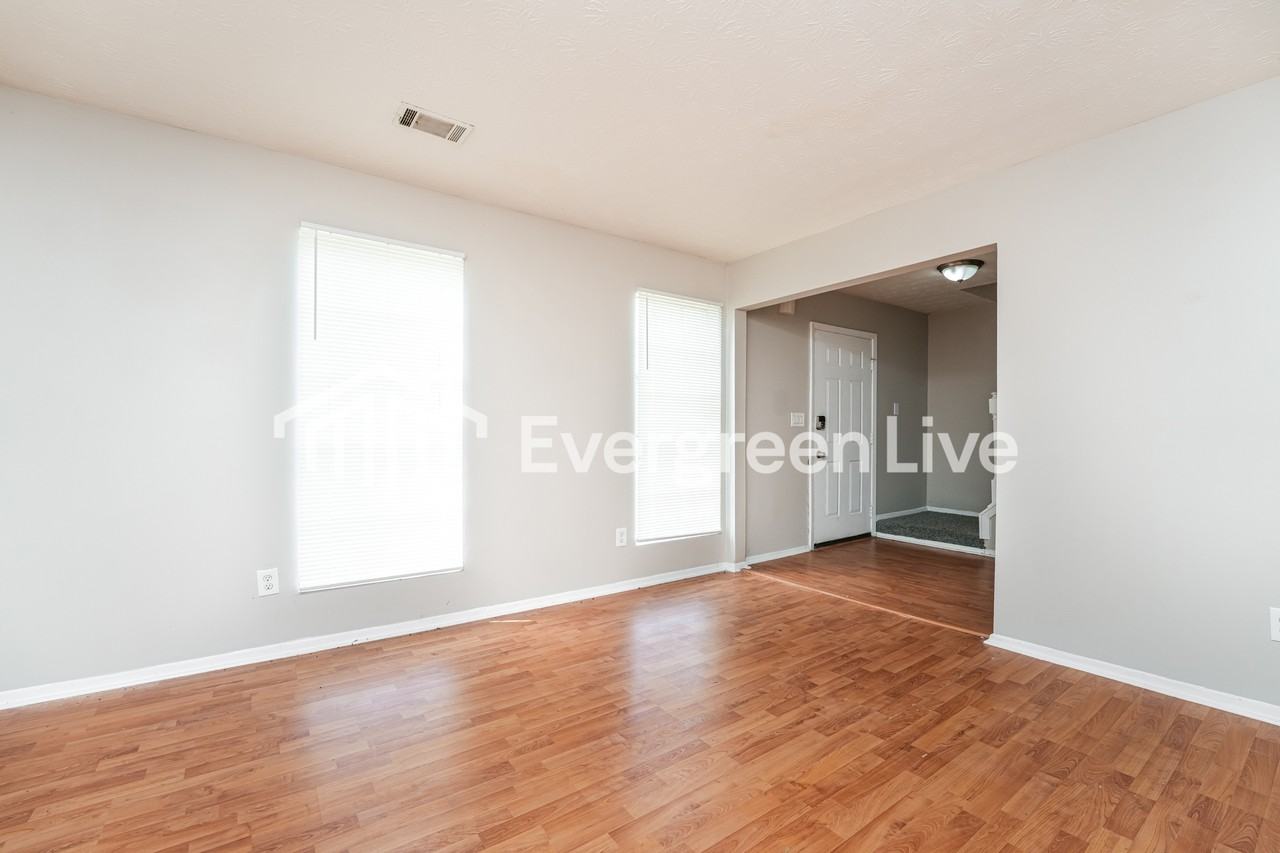 1312 Mill Lake Cir - Photo 3 of 15