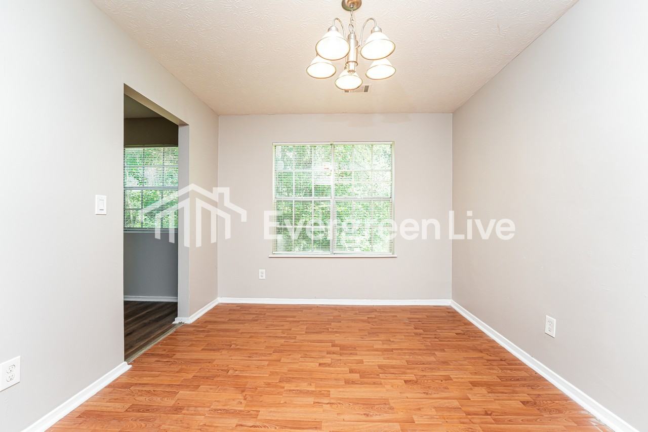 1312 Mill Lake Cir - Photo 4 of 15