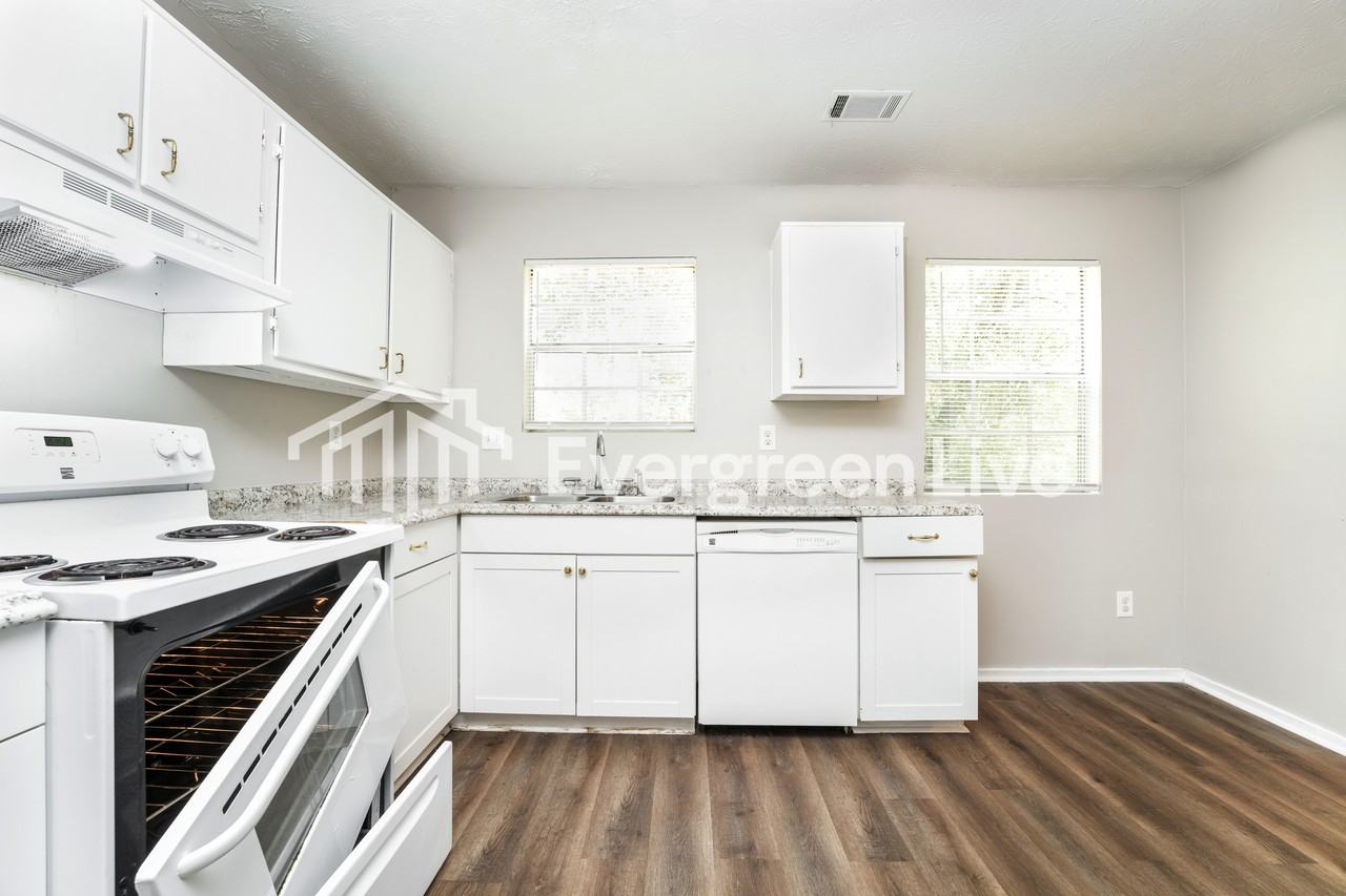 1312 Mill Lake Cir - Photo 6 of 15