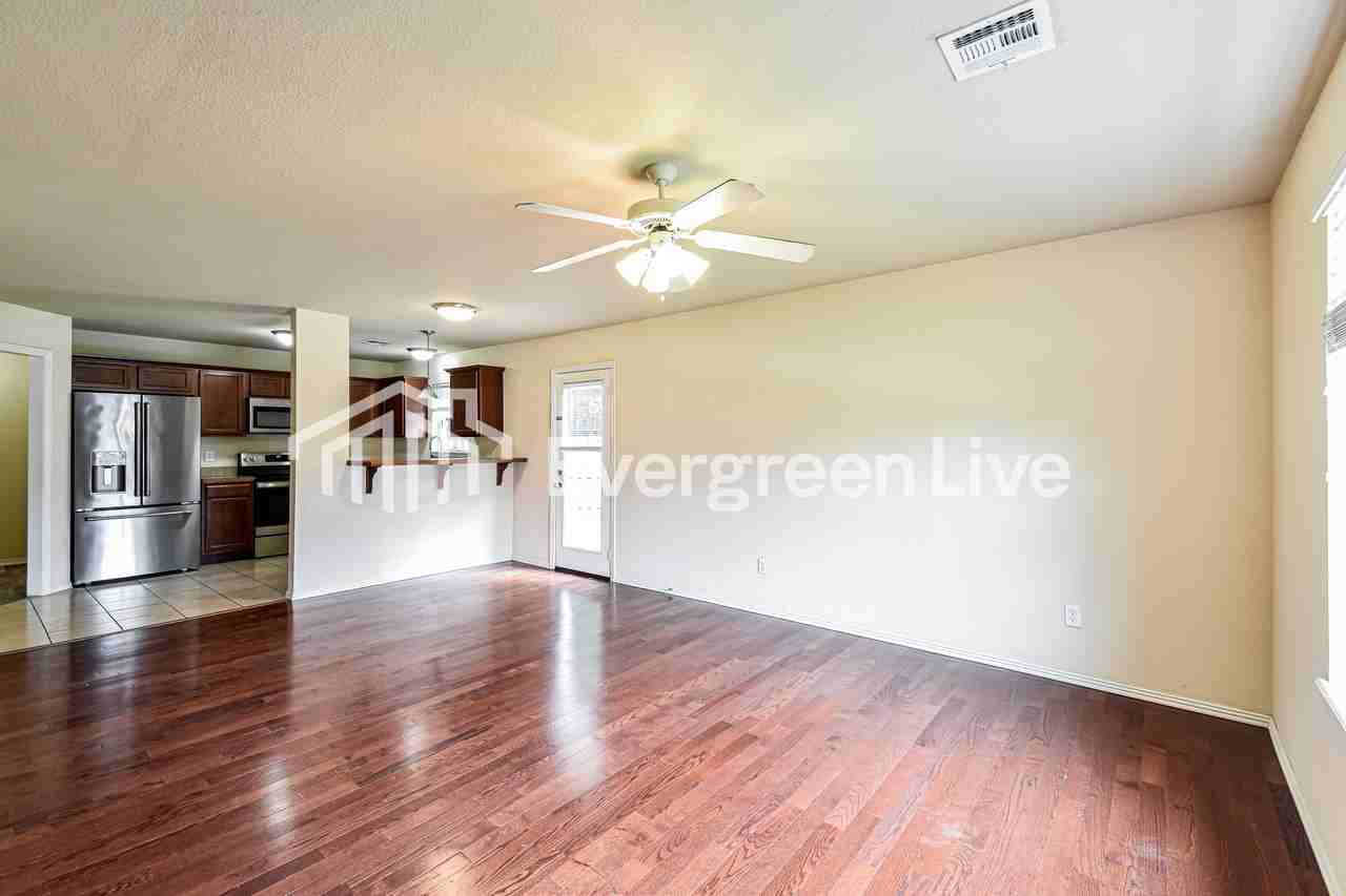 1133 S Craftsman St - Photo 2 of 15