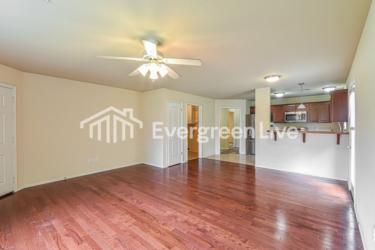 1133 S Craftsman St - Photo 3 of 15