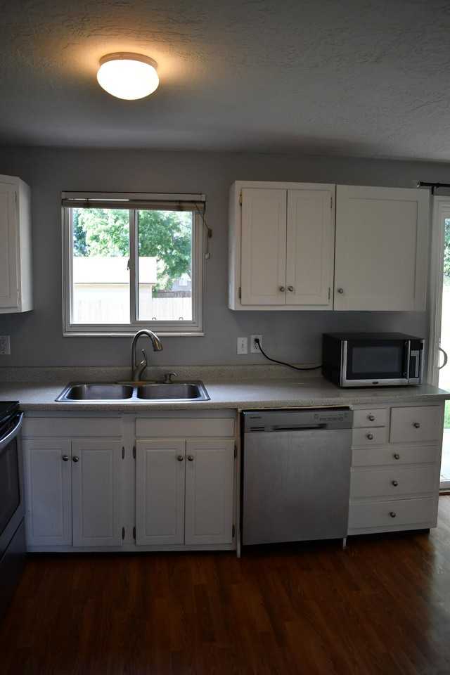 563 E Hilo St - Photo 7 of 28