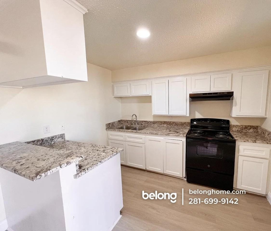 105 Cypress Ave #1 - Photo 3 of 4