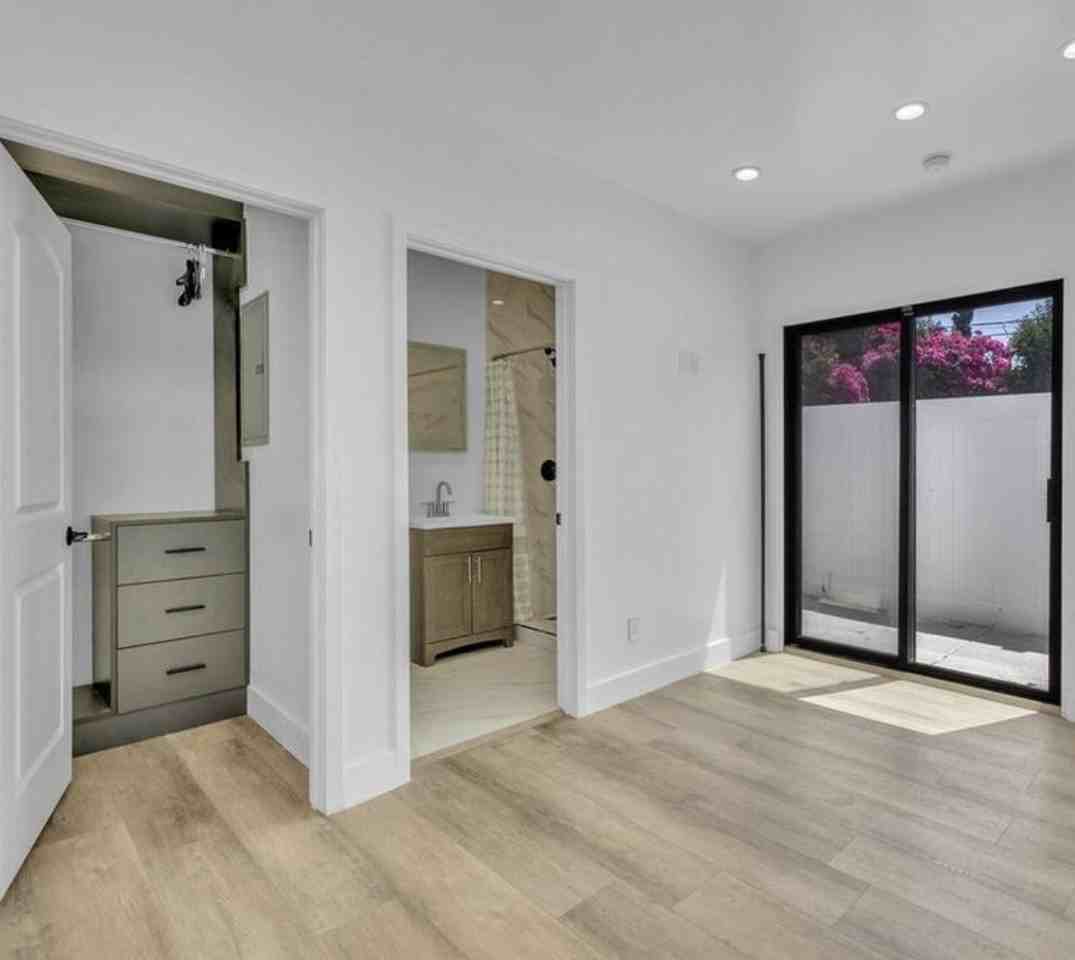 14121 Califa Street - Photo 4 of 10