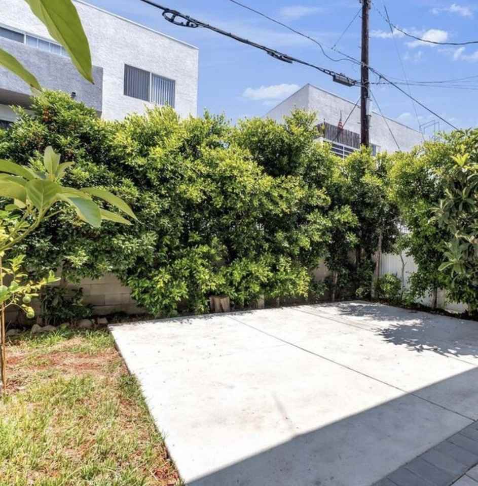 14121 Califa Street - Photo 5 of 10