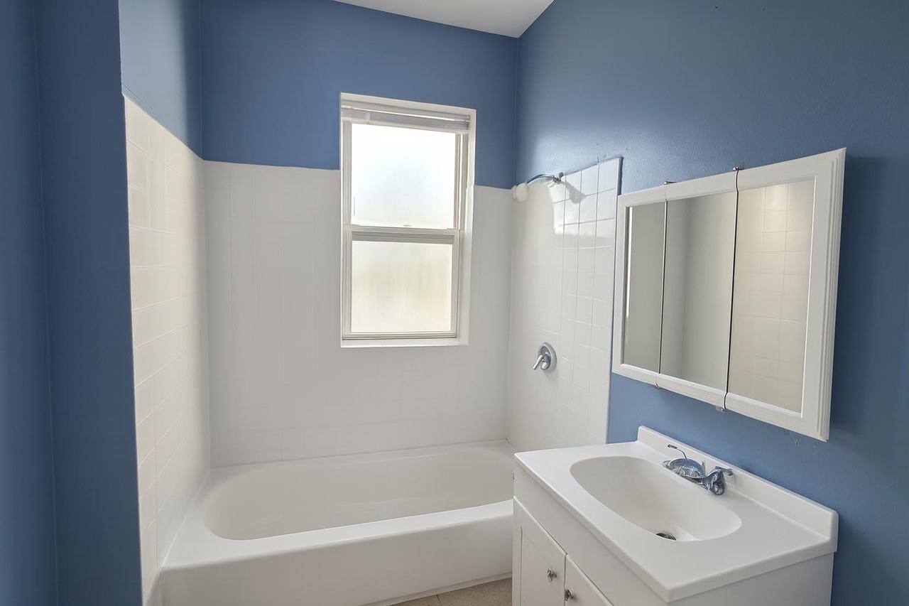 1215 South Homan Avenue #3F - Photo 7 of 13
