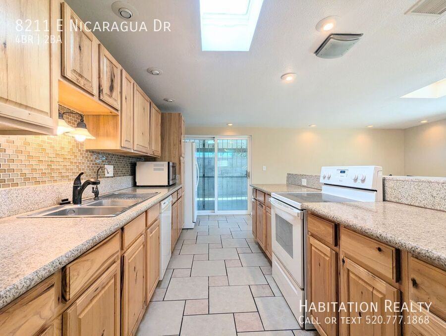 8211 E Nicaragua Dr - Photo 2 of 32