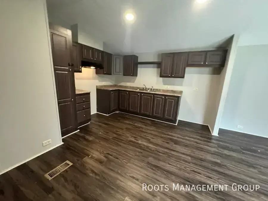 1325 N Franklin St #208 - Photo 3 of 24