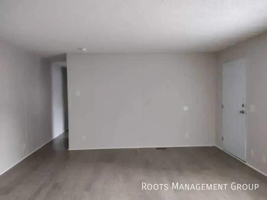 2433 Beverly Blvd - Photo 2 of 8