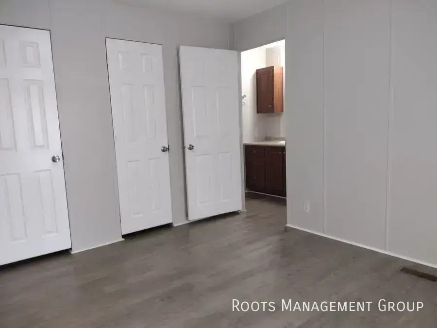 2433 Beverly Blvd - Photo 4 of 8