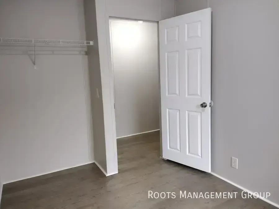 2433 Beverly Blvd - Photo 5 of 8