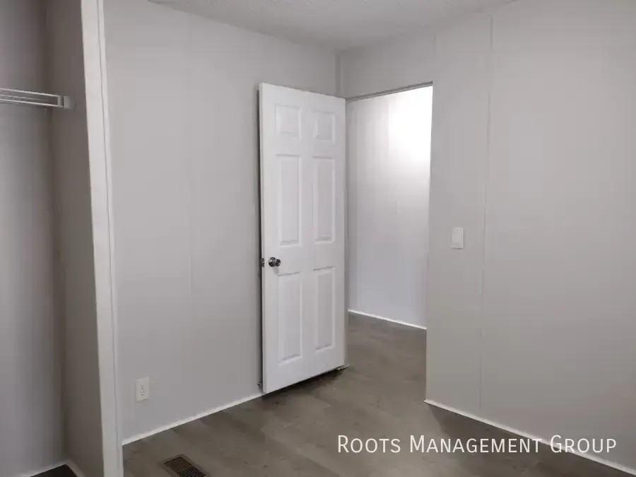 2433 Beverly Blvd - Photo 6 of 8