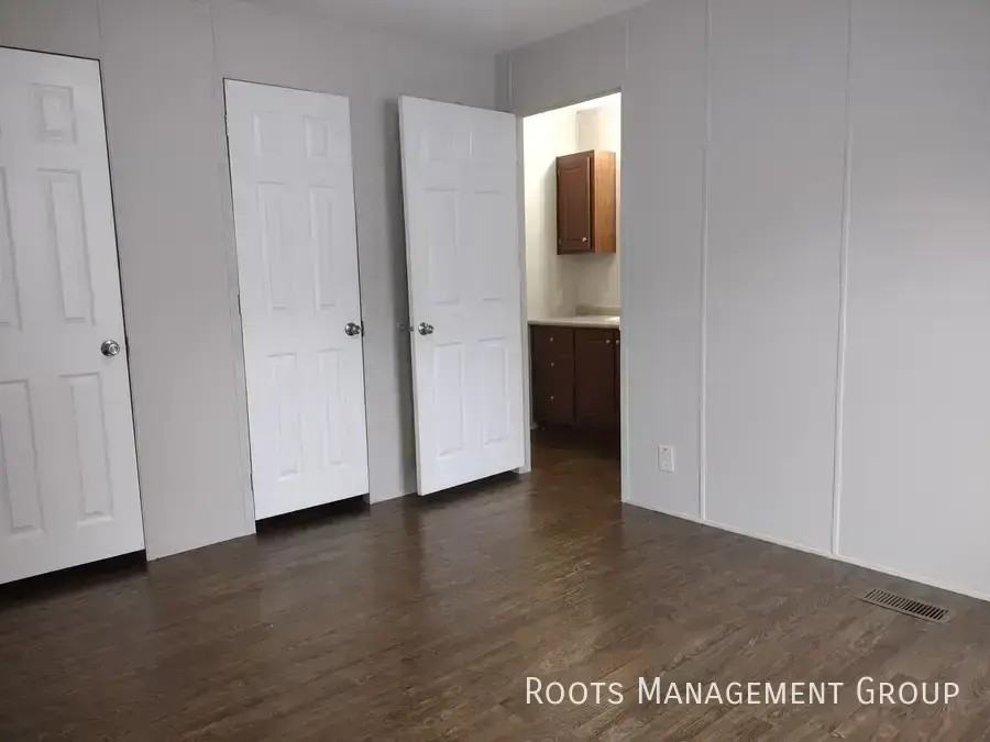 2322 Cascade Ave - Photo 5 of 9
