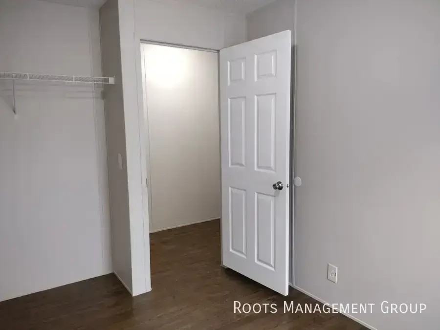 2322 Cascade Ave - Photo 6 of 9