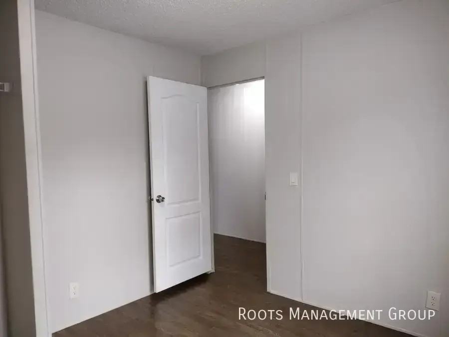2322 Cascade Ave - Photo 7 of 9