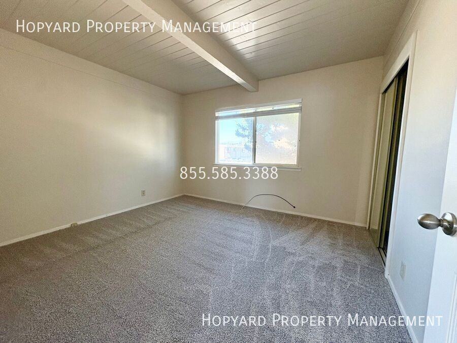 1042 Williams St - Photo 4 of 5