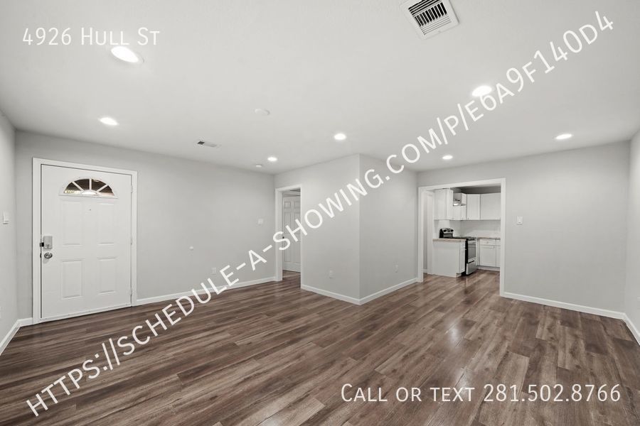 4926 Hull St - Photo 4 of 11