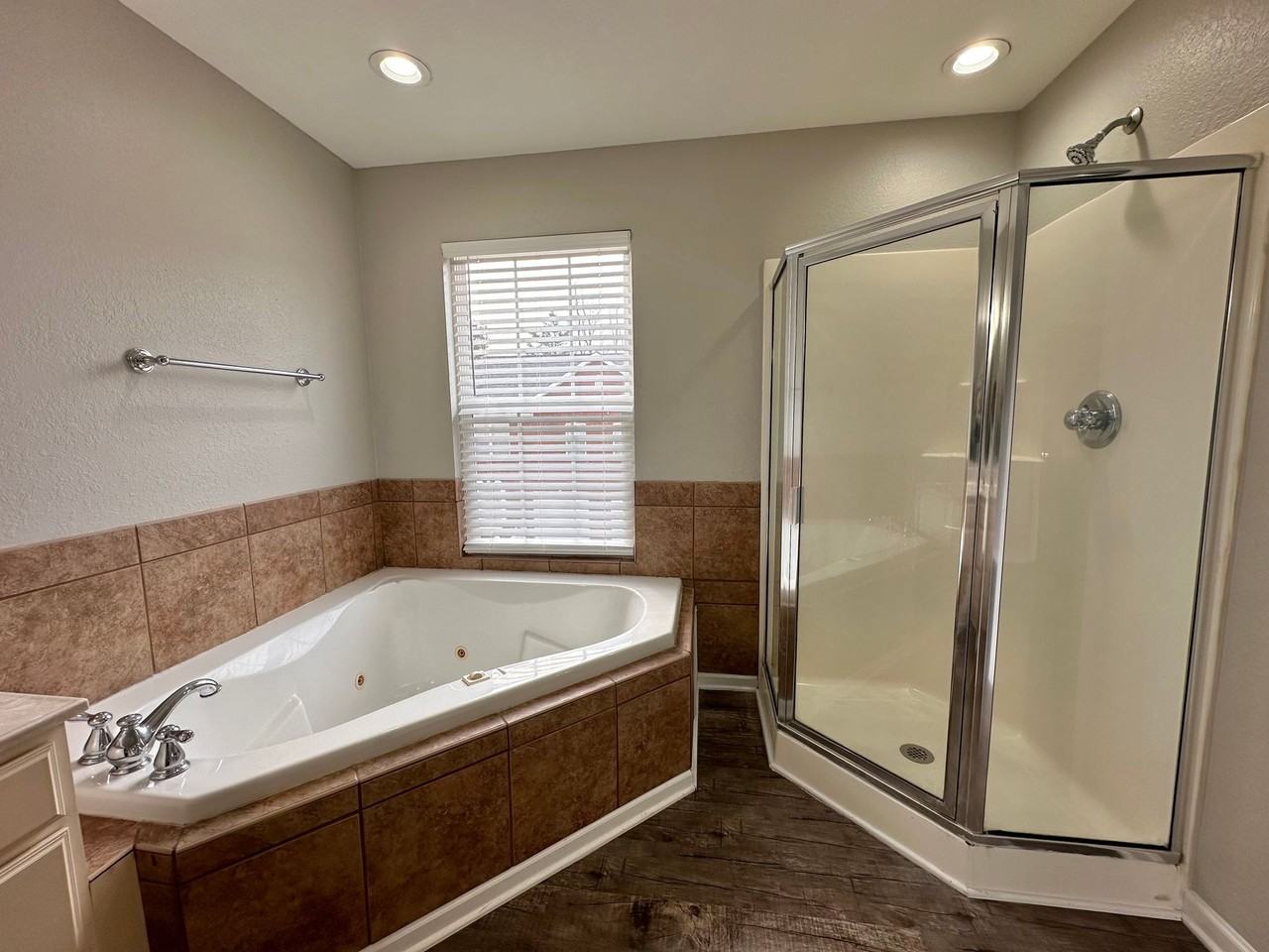 Fox Springs Condos - Photo 4 of 11