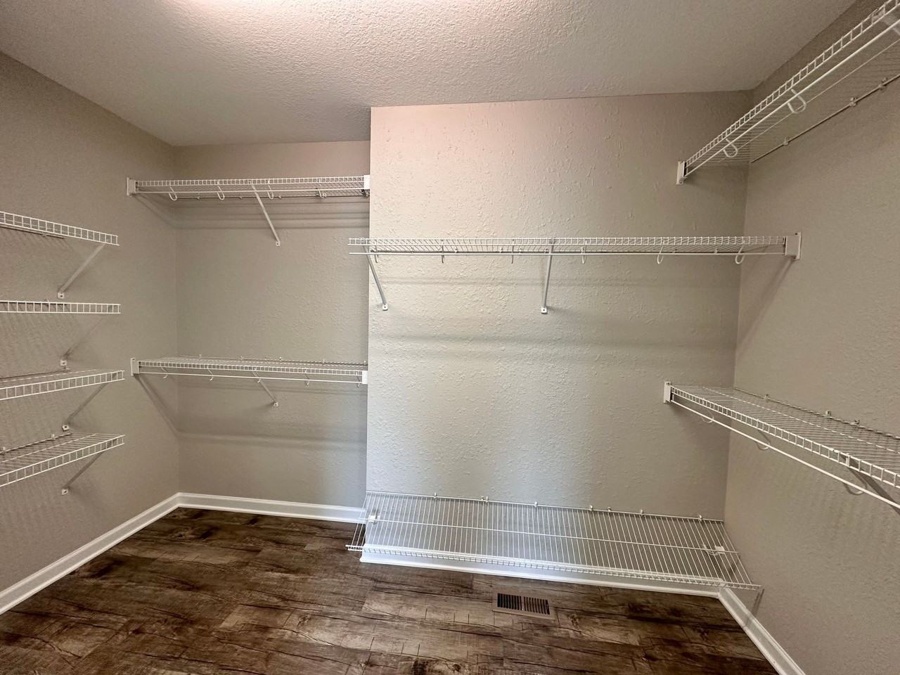 Fox Springs Condos - Photo 6 of 11