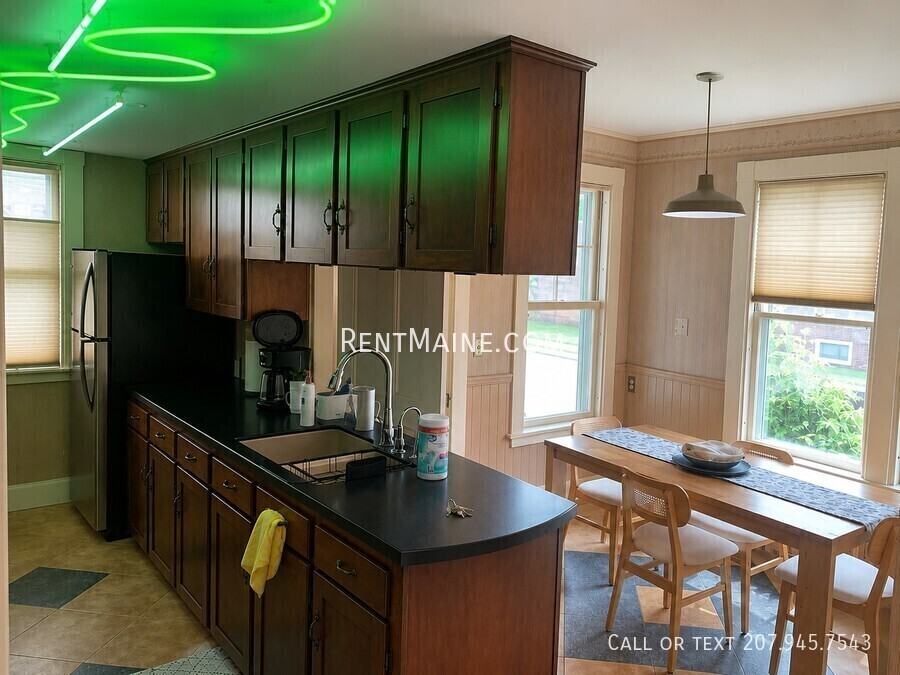 75 S Park St - Photo 3 of 32