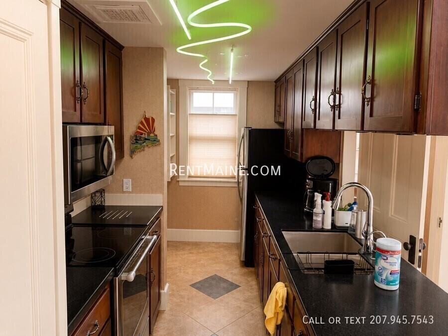 75 S Park St - Photo 4 of 32