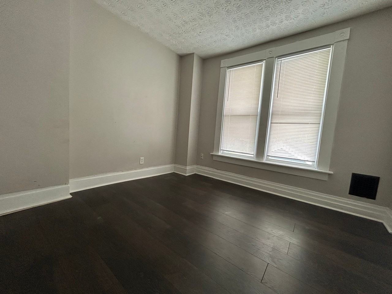 296 S Ohio Ave - Photo 6 of 7