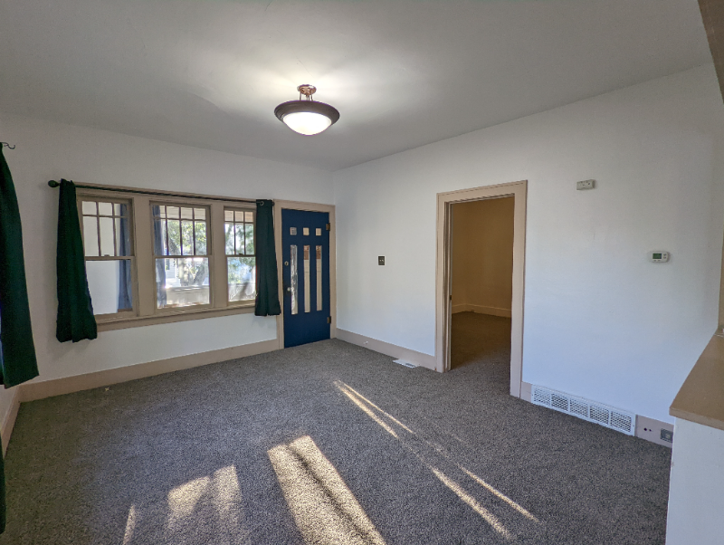 811 18th St N - Photo 5 of 47