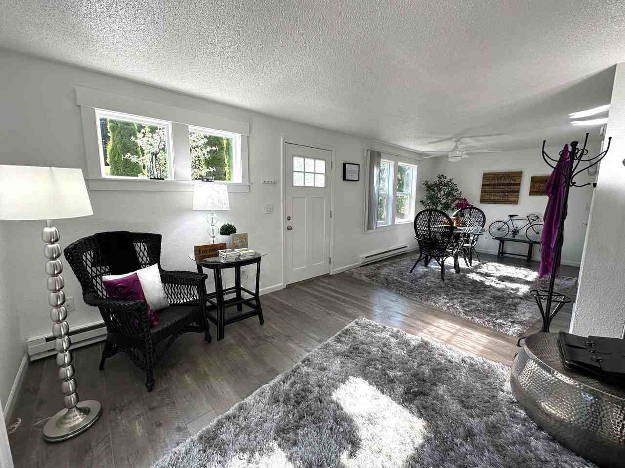 846 Phoenix St Ne - Photo 4 of 22