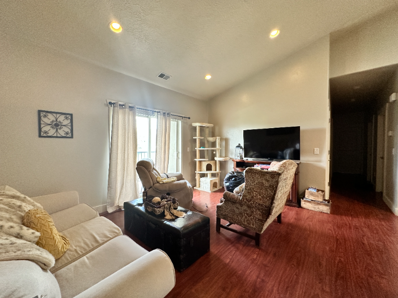 193 W Springview Dr - Photo 2 of 7