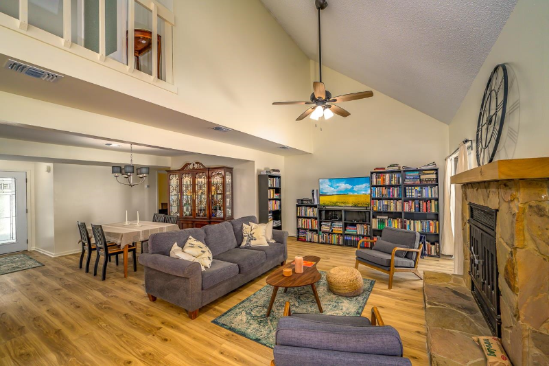 2154 Shangri La Ln - Photo 4 of 20