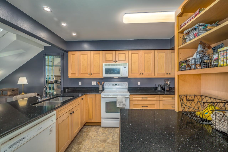 2154 Shangri La Ln - Photo 5 of 20