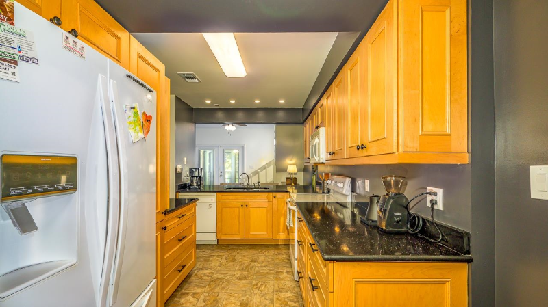 2154 Shangri La Ln - Photo 6 of 20