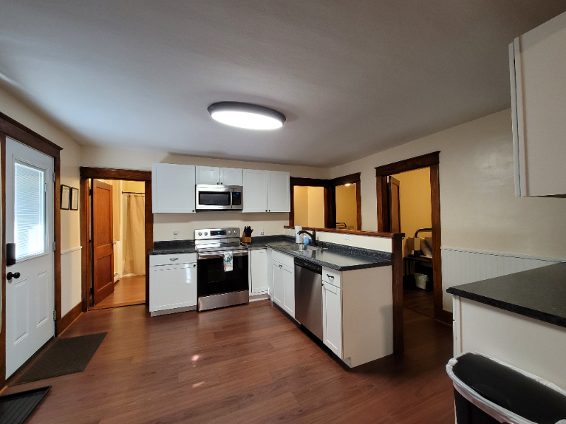 357 Derrah St - Photo 3 of 31
