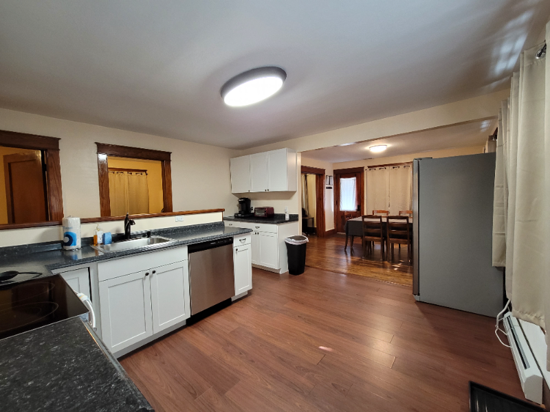 357 Derrah St - Photo 4 of 31