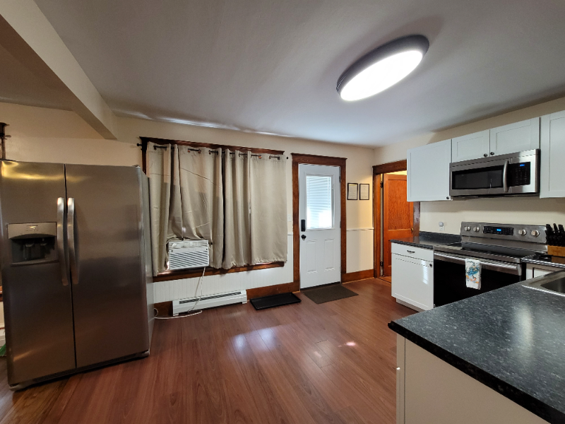 357 Derrah St - Photo 5 of 31