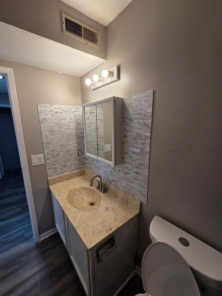 905 W 11th St N #204 - Photo 5 of 10