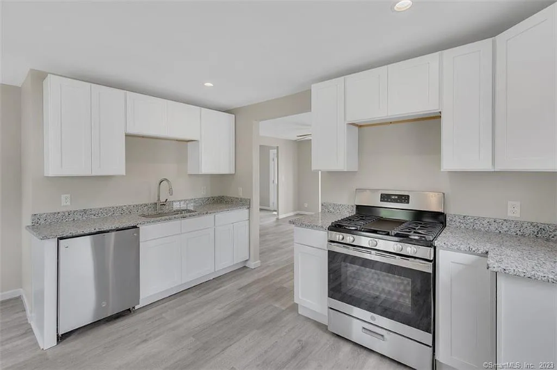 51 Mill St - Photo 7 of 17