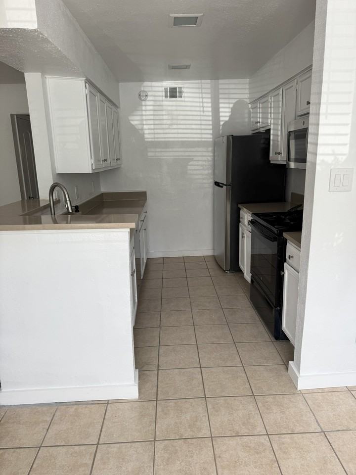 5418 Lakeview Pkwy - Photo 6 of 10