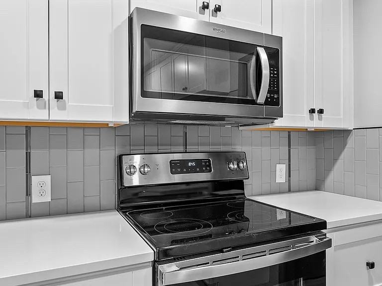 5146 Vincent Ave N - Photo 7 of 24