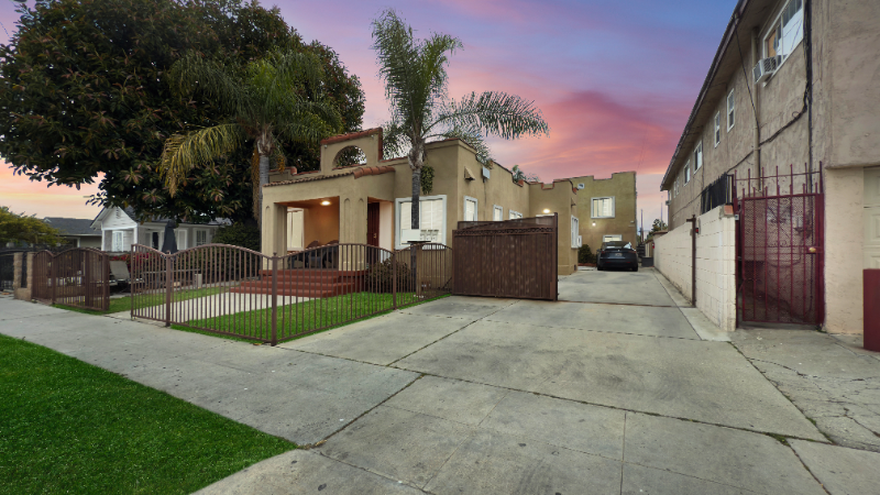 1050 Orange Ave - Photo 3 of 9