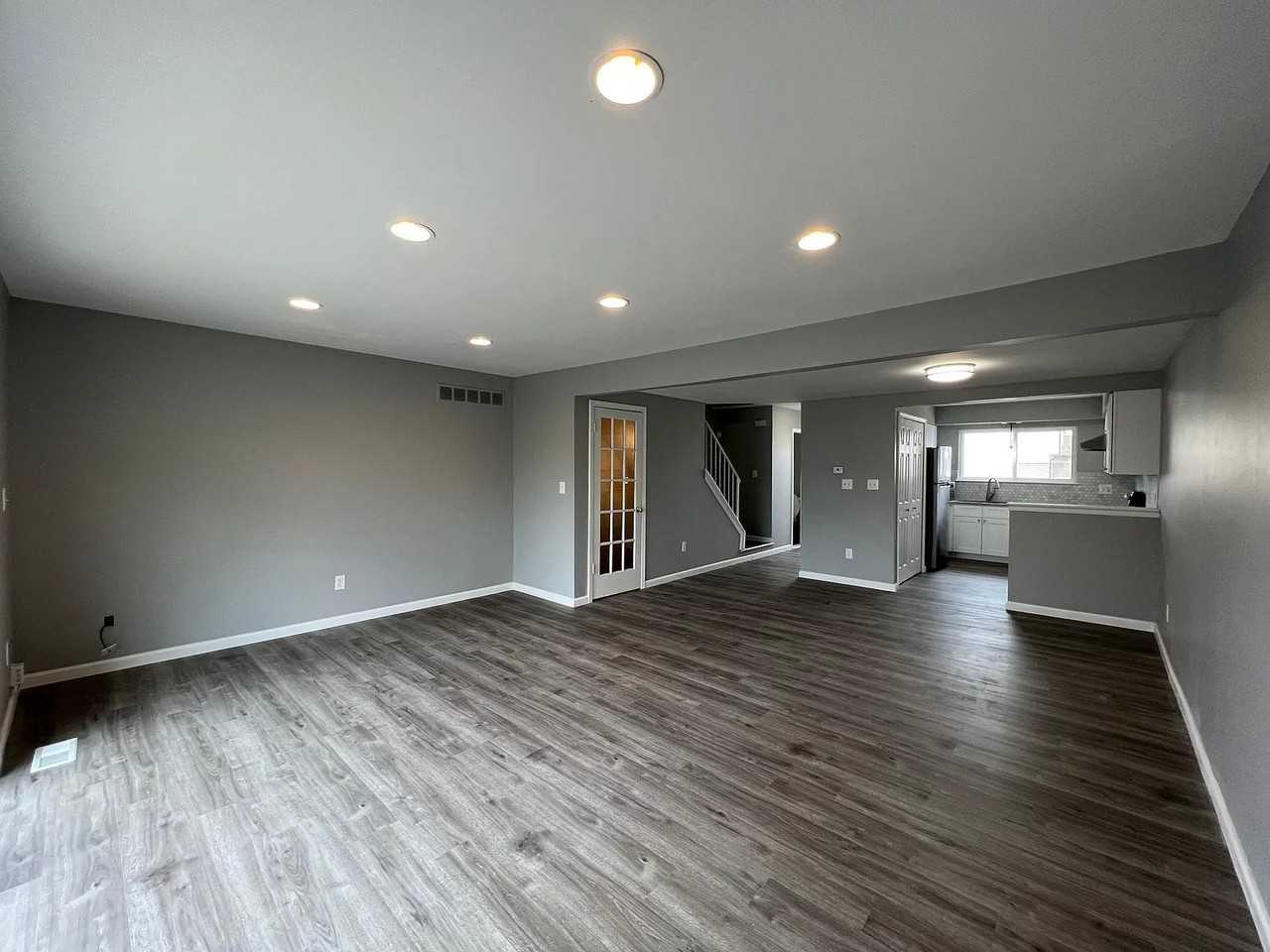 16084 Wmile Rd - Photo 3 of 11