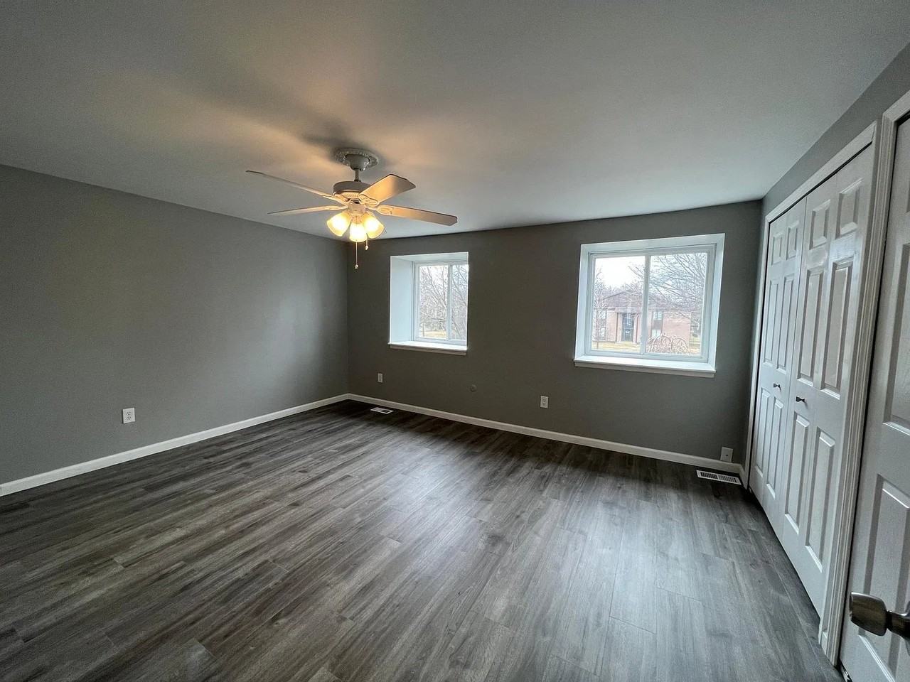 16084 Wmile Rd - Photo 4 of 11